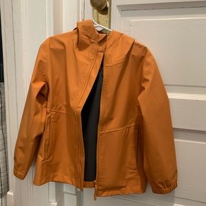 Uniqlo kids rain jacket size 5/6